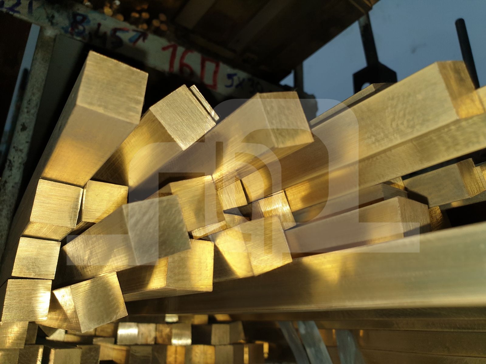 Đồng thau dạng vuông