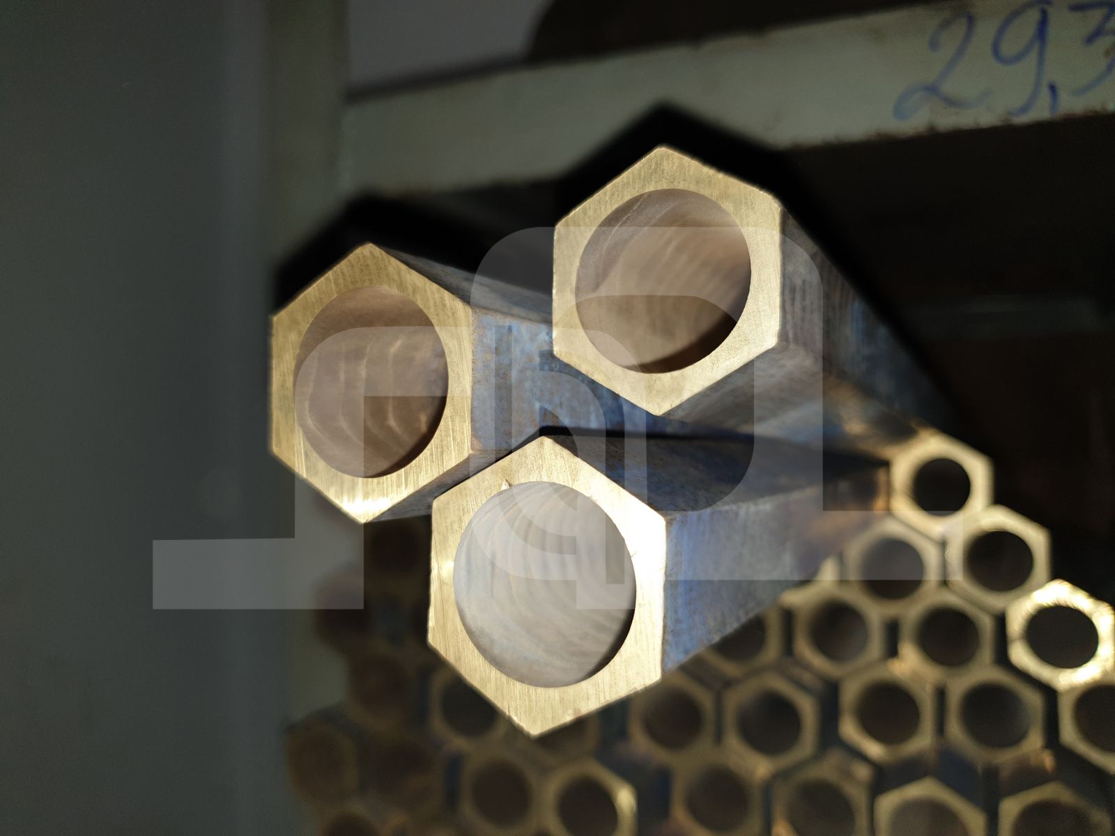 Thau da đen dạng lục giác lỗ