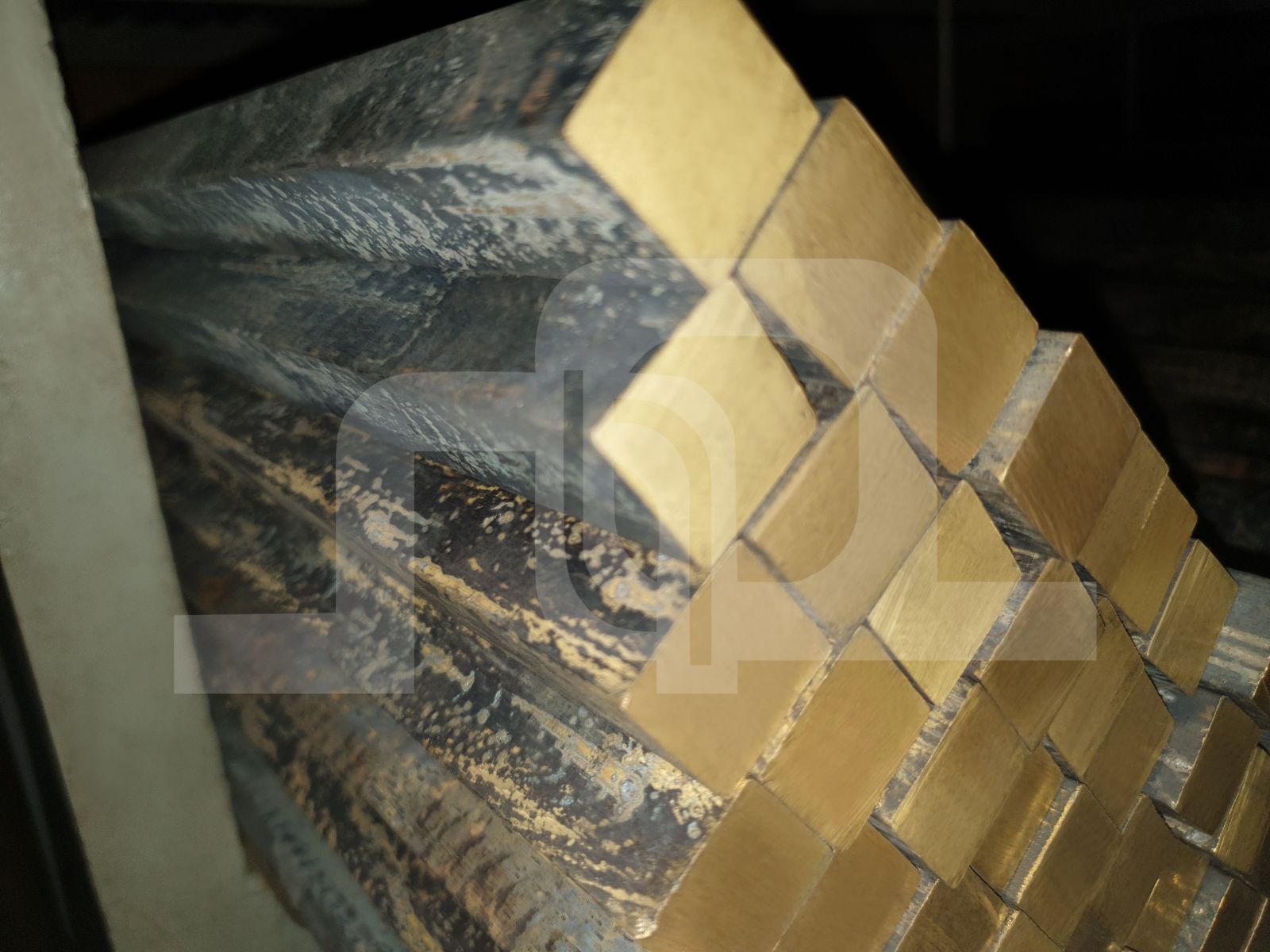 Thau da đen dạng vuông